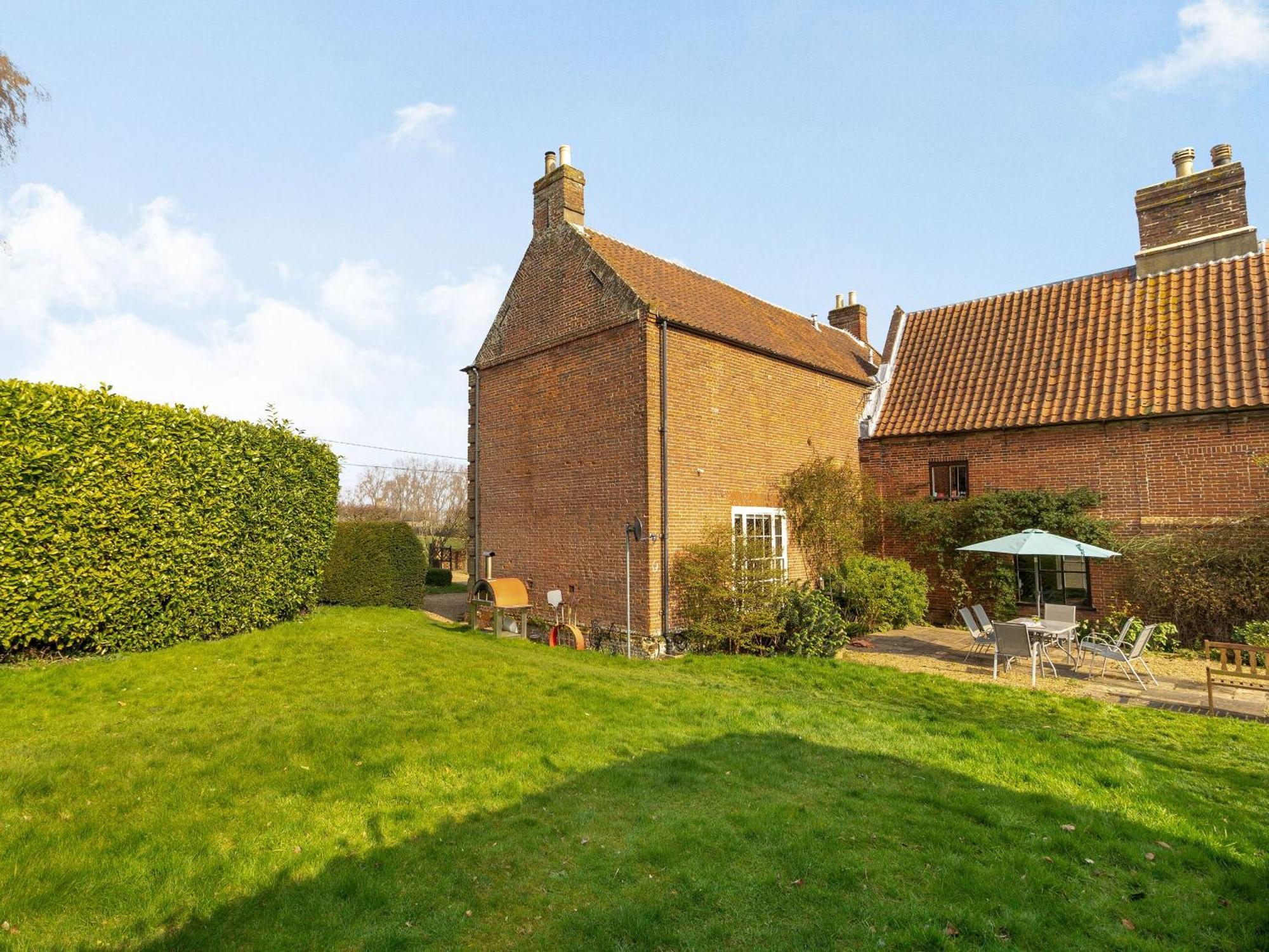 Hemblington Hall Arts And Leisure Ltd South Walsham ภายนอก รูปภาพ