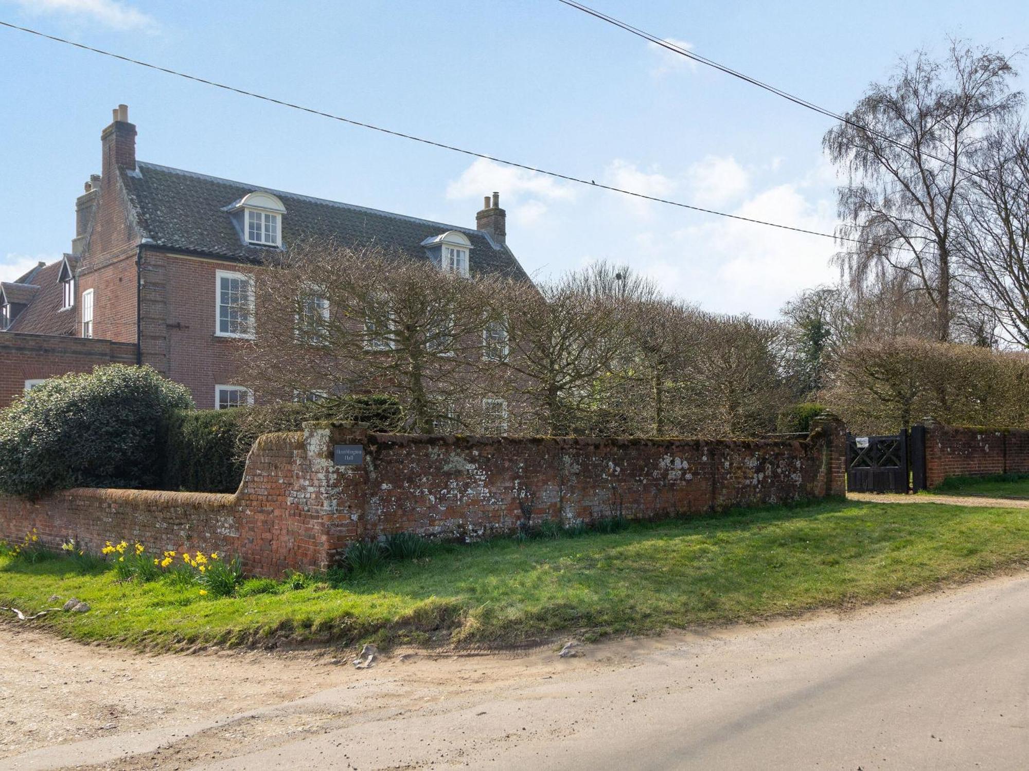 Hemblington Hall Arts And Leisure Ltd South Walsham ภายนอก รูปภาพ